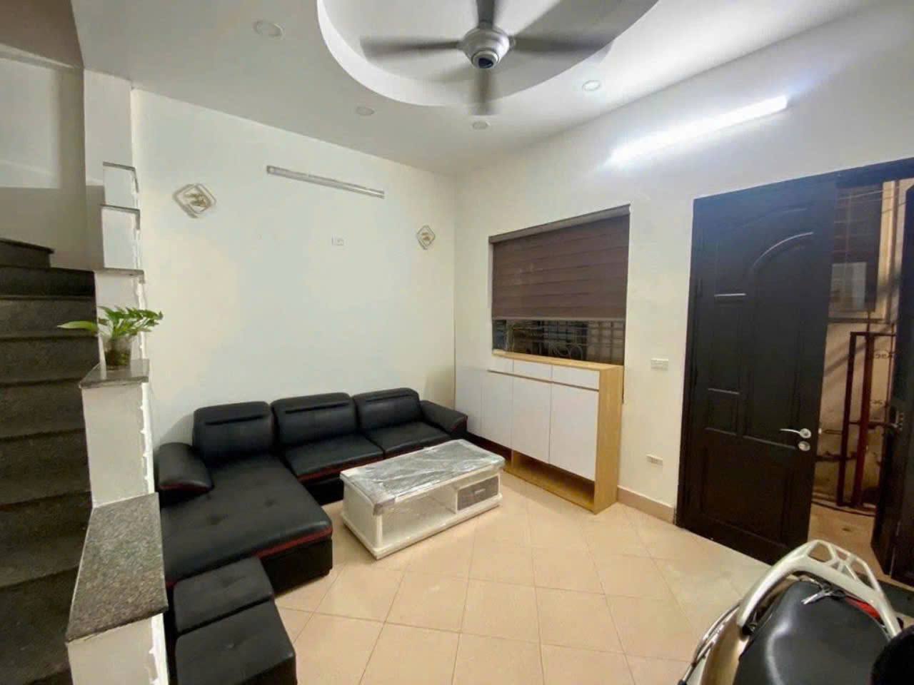 Cho thuê nhà Nguyễn Trãi, Thanh Xuân 4 tầng x 45m2, 4 ngủ, 13 Triệu ở hộ gia đình, Full đồ - Ảnh 2